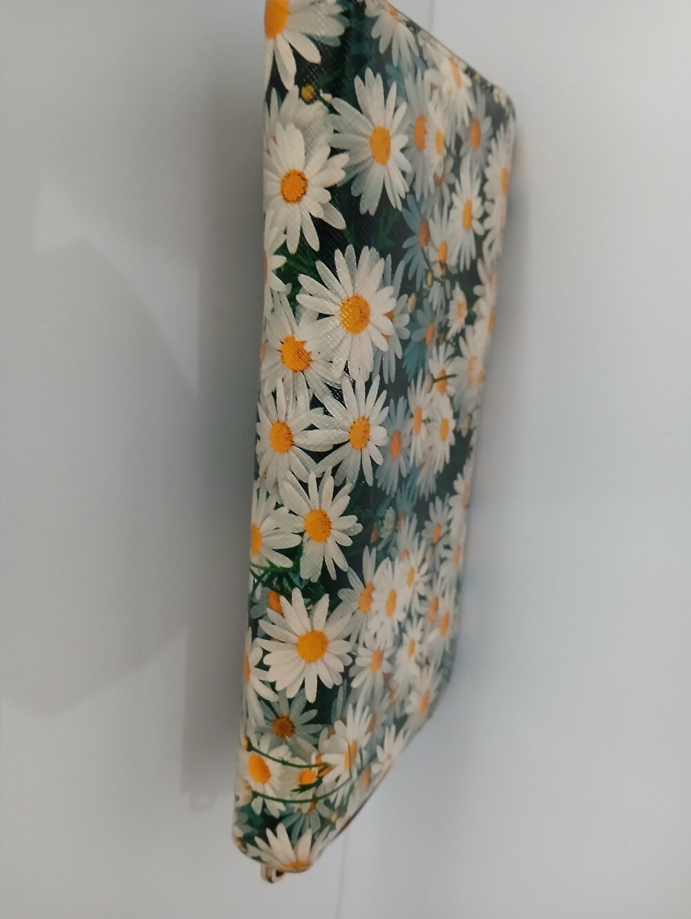 Kate Spade N.Y & Cedar Street Daisy Zip-around Wallet - Picture 4 of 7